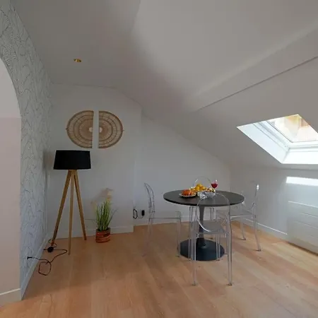 Appartamento Modern & Bright With Beaming Sunlight